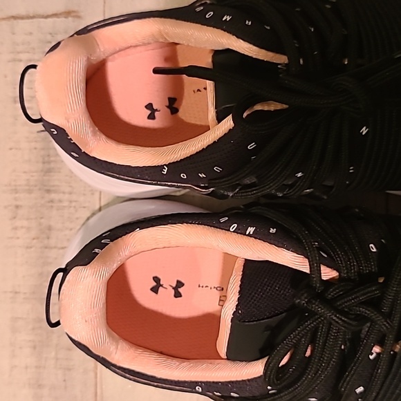 UNDER ARMOUR Women’s Black Charged Breathe MCRPRNT Shoes Size 6 - Picture 10 of 10